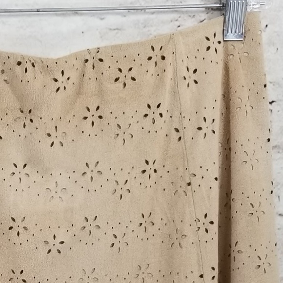 Maurices Tan Star Fish Design Skirt For Juniors - Picture 2 of 6